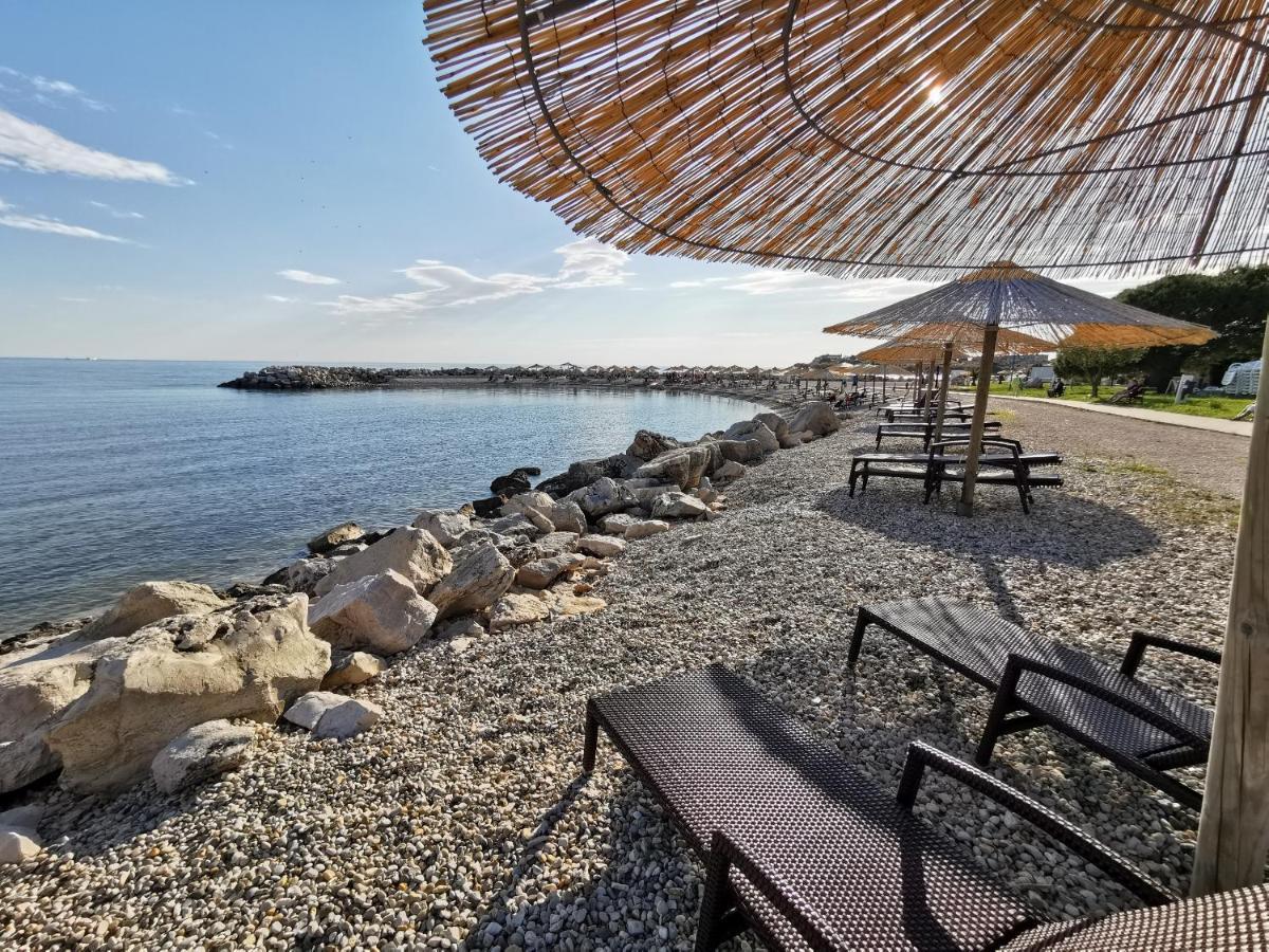 Ivan B&B, 5 Star Superior Room, Near The See And Park Новиград Екстериор снимка